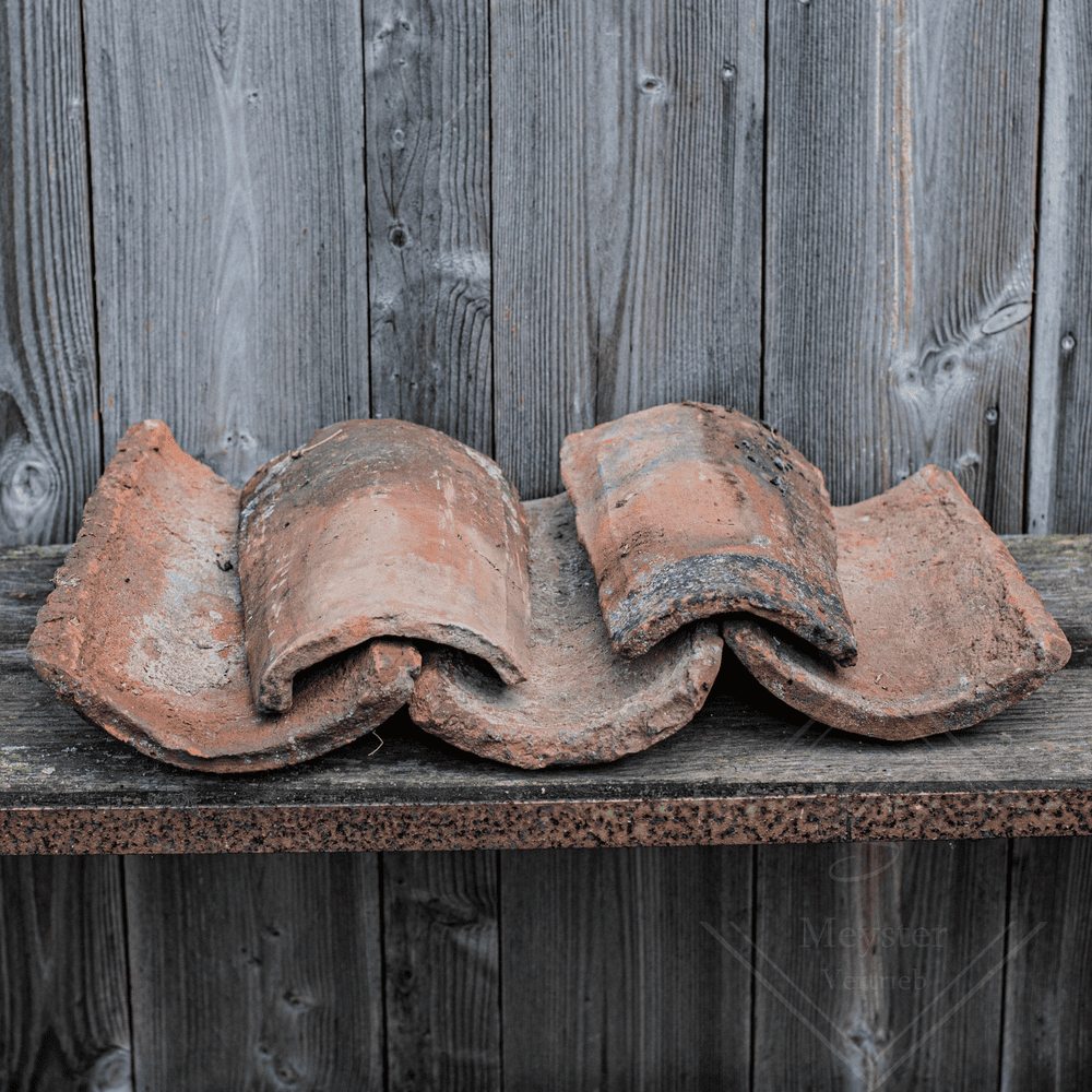 Historische Mönch Nonne Ziegel Variante Antique für die Ruinenmauer im Garten